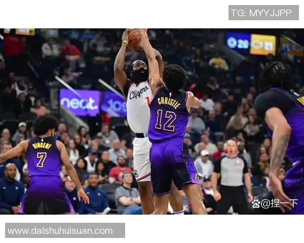 湖人热火激战回顾10月7日精彩对决录像重温与分析 湖人热火激战回顾10月7日精彩对决录像重温与分析